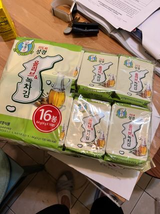 SUNG GYUNG Olive & Green Tea Seaweed Snack Pack of 16 — 5점을 준 리뷰어가 2024년 1월 올린 사용 사진