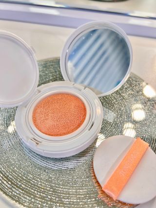 TONEfitSUN 쿠션 12g 비건 톤업 선쿠션 한국산 SPF 50+/ PA++++ — 3점을 준 리뷰어가 2023년 2월 올린 사용 사진