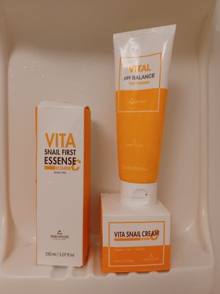 Vita Snail Trio Set [First Essence, Cream, Gel Cleanser] — 2점을 준 리뷰어가 2021년 10월 올린 사용 사진