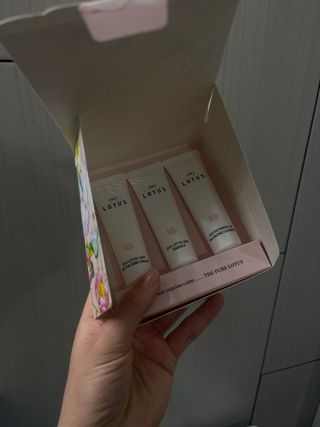 더 퓨어 로터스 제주 식물 선크림 / 제주 연잎 &amp; 동백 미스트 / 순수한 연꽃 어메니티 세트 — 5점을 준 리뷰어가 2022년 12월 올린 사용 사진