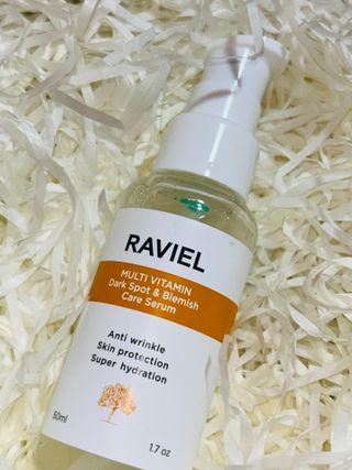 라비엘 멀티 비타민 다크 스팟 &amp; 블레미쉬 케어 페이스 세럼 모든 피부용 1.7 fl oz — 5점을 준 리뷰어가 2022년 12월 올린 사용 사진