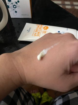 트리티스 US [TREATIS] UV Defence Sun Cream PA+++ / SPF50+ — 4점을 준 리뷰어가 2021년 2월 올린 사용 사진