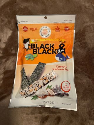 UNCLE NICK 한국 슈퍼 스낵 블랙 &amp; 블랙 김 스낵 — 4점을 준 리뷰어가 2021년 12월 올린 사용 사진