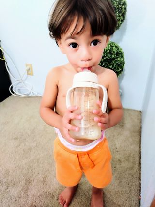 마더케이 -[MOTHER-K] Sippy Cup with Weighted Straw — 5점을 준 리뷰어가 2023년 8월 올린 사용 사진