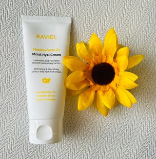 라비엘 RAVIEL Meadowfoam 씨 오일 모이스처라이징 데일리 히알 크림 3.4 fl oz, DermaBiome CX, 7 히알루론산 — 5점을 준 리뷰어가 2022년 9월 올린 사용 사진
