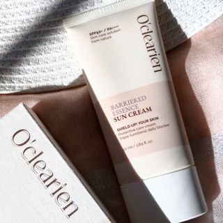 오클리앙 Oclearien Barriered Essence Sun Cream — 4.5점을 준 리뷰어가 2023년 2월 올린 사용 사진