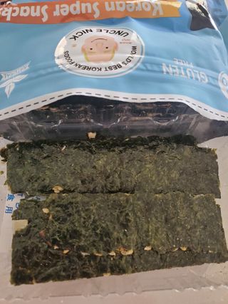 UNCLE NICK 한국 슈퍼 스낵 블랙 &amp; 블랙 김 스낵 — 5점을 준 리뷰어가 2021년 10월 올린 사용 사진