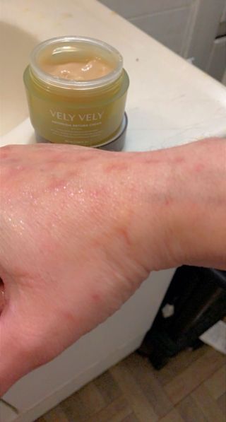 VELY VELY Artemisia Return Cream — 4.5점을 준 리뷰어가 2021년 4월 올린 사용 사진