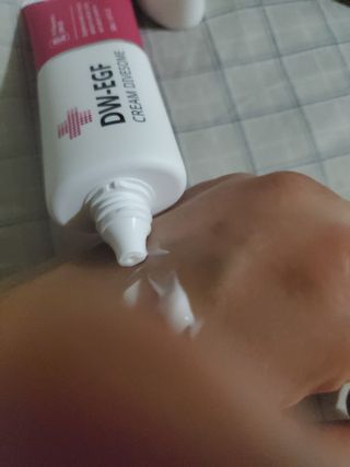 이지듀 DW-EGF 크림 다이브썸 1.69 Fl.Oz — 5점을 준 리뷰어가 2021년 8월 올린 사용 사진