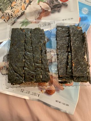 UNCLE NICK 한국 슈퍼 스낵 블랙 &amp; 블랙 김 스낵 — 리뷰어가 2021년 12월 올린 사용 사진