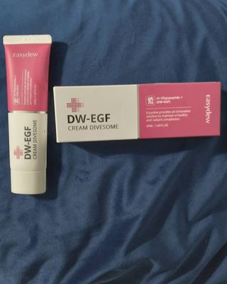 이지듀 DW-EGF 크림 다이브썸 1.69 Fl.Oz — 5점을 준 리뷰어가 2021년 8월 올린 사용 사진