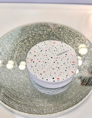 TONEfitSUN 쿠션 12g 비건 톤업 선쿠션 한국산 SPF 50+/ PA++++ — 3점을 준 리뷰어가 2023년 2월 올린 사용 사진