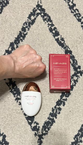 H2VA25 Skin Fit Sun Essence SPF50+ PA++++ 50ml / 1.69 FL.oz Moisturizing Sunblock Sunscreen K-Beauty — 5점을 준 리뷰어가 2024년 10월 올린 사용 사진