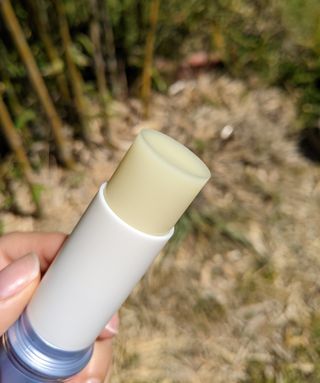 산심 명연수 멀티 스틱 밤 0.38oz 수분 스틱 집중 주름 케어 — 5점을 준 리뷰어가 2023년 4월 올린 사용 사진