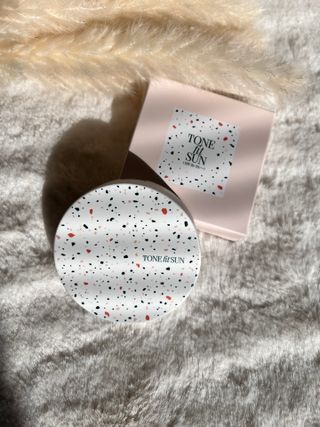 TONEfitSUN 쿠션 12g 비건 톤업 선쿠션 한국산 SPF 50+/ PA++++ — 5점을 준 리뷰어가 2023년 2월 올린 사용 사진