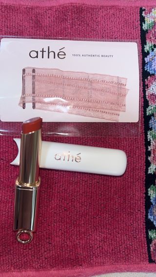 ATHE AUTHENTIC AIRY LIP BALM / 비건립밤 / 어센틱립밤 / 에어리립밤 (수정 요청) — 5점을 준 리뷰어가 2022년 8월 올린 사용 사진