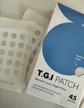 NYfashioncity [TGI 패치] 블레미쉬 커버 나이트 타임 - 중기 여드름 및 뾰루지용 하이드로콜로이드 패치 (45개입) — 5점을 준 리뷰어가 2024년 10월 올린 사용 사진