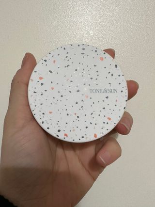 TONEfitSUN 쿠션 12g 비건 톤업 선쿠션 한국산 SPF 50+/ PA++++ — 5점을 준 리뷰어가 2023년 2월 올린 사용 사진