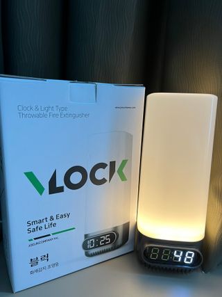 스마트조명소화기 블럭(VLCOK) 스마트조명소화기 블럭VLOCK 디지털시계 조명수유등/무드등화재감지 및 알람 투척식소화기 탑재 — 3점을 준 리뷰어가 2022년 3월 올린 사용 사진