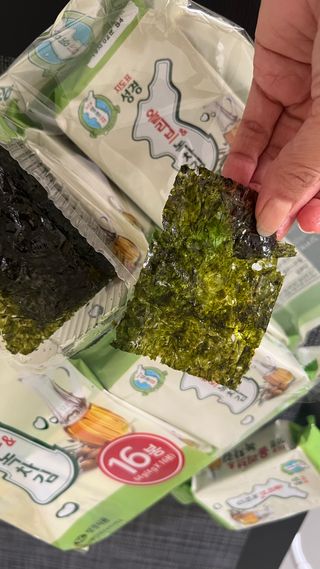 SUNG GYUNG Olive & Green Tea Seaweed Snack Pack of 16 — 5점을 준 리뷰어가 2023년 12월 올린 사용 사진