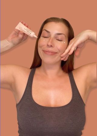 오바코 ovaco eye wrinkle smooth out serum — 5점을 준 리뷰어가 2022년 2월 올린 사용 사진