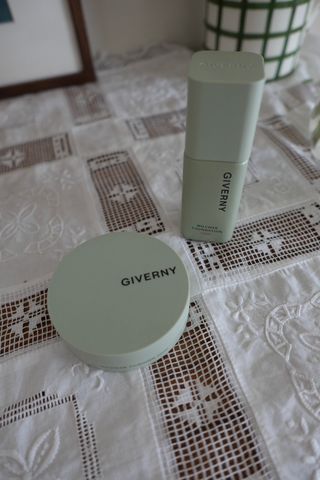 지베르니 밀착 커버 파운데이션 30ml + 밀착 커버 쿠션 본 제품 — 5점을 준 리뷰어가 2023년 9월 올린 사용 사진