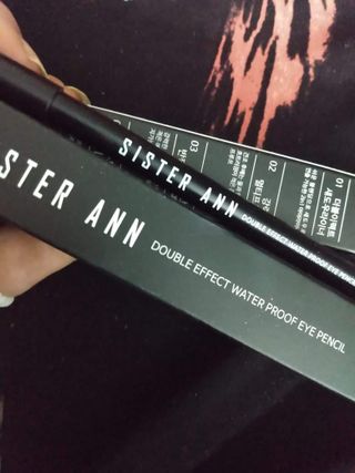 씨스터앤 시스터앤 더블이펙트 워터프루프 아이펜슬_미국 — 4점을 준 리뷰어가 2022년 2월 올린 사용 사진
