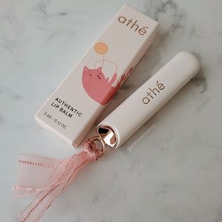 ATHE AUTHENTIC AIRY LIP BALM / 비건립밤 / 어센틱립밤 / 에어리립밤 (수정 요청) — 5점을 준 리뷰어가 2022년 8월 올린 사용 사진