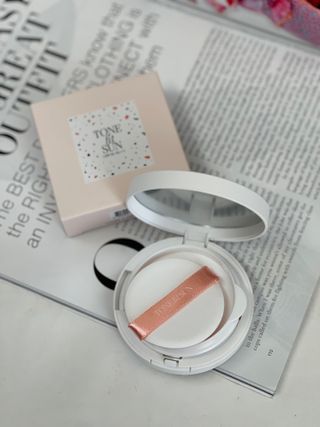TONEfitSUN 쿠션 12g 비건 톤업 선쿠션 한국산 SPF 50+/ PA++++ — 5점을 준 리뷰어가 2023년 2월 올린 사용 사진