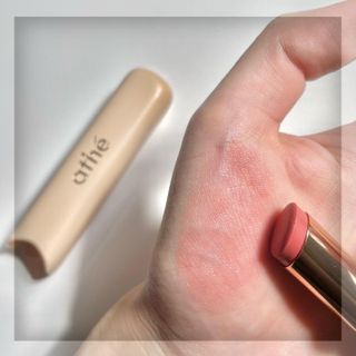 ATHE AUTHENTIC AIRY LIP BALM / 비건립밤 / 어센틱립밤 / 에어리립밤 (수정 요청) — 5점을 준 리뷰어가 2022년 7월 올린 사용 사진