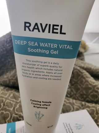 라비엘 RAVIEL 딥 씨 워터 퓨어 바이탈 수딩 젤 5.1 fl oz (150ml) 페이스 &amp; 바디, 쿨링 효과 — 5점을 준 리뷰어가 2022년 9월 올린 사용 사진