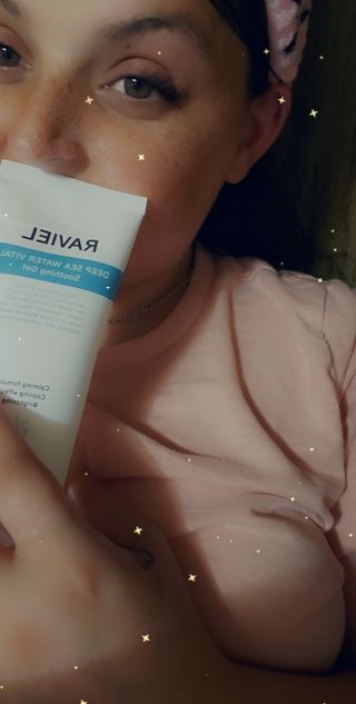 라비엘 RAVIEL 딥 씨 워터 퓨어 바이탈 수딩 젤 5.1 fl oz (150ml) 페이스 &amp; 바디, 쿨링 효과 — 4.5점을 준 리뷰어가 2022년 9월 올린 사용 사진