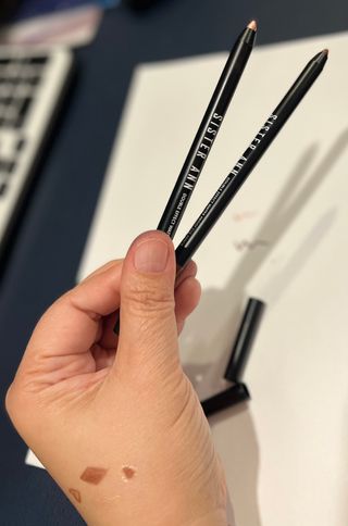 씨스터앤 시스터앤 더블이펙트 워터프루프 아이펜슬_미국 — 5점을 준 리뷰어가 2022년 1월 올린 사용 사진