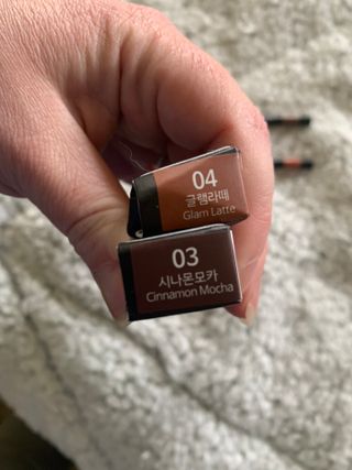 씨스터앤 시스터앤 더블이펙트 워터프루프 아이펜슬_미국 — 5점을 준 리뷰어가 2022년 4월 올린 사용 사진