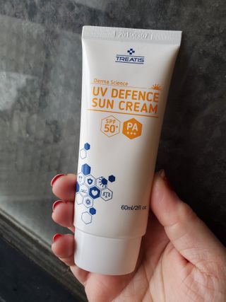 트리티스 US [TREATIS] UV Defence Sun Cream PA+++ / SPF50+ — 3점을 준 리뷰어가 2021년 2월 올린 사용 사진