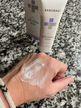 바노바기 코스메틱 바노바기 밀크씨슬 리페어 시카 선스크린 플러스 50ml — 5점을 준 리뷰어가 2023년 10월 올린 사용 사진