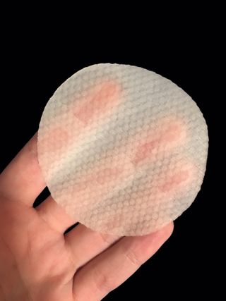 오어스 마일드 카밍 순진 비건 토너 패드 포 페이스 모이스처라이징 &amp; 수딩 — 5점을 준 리뷰어가 2023년 7월 올린 사용 사진