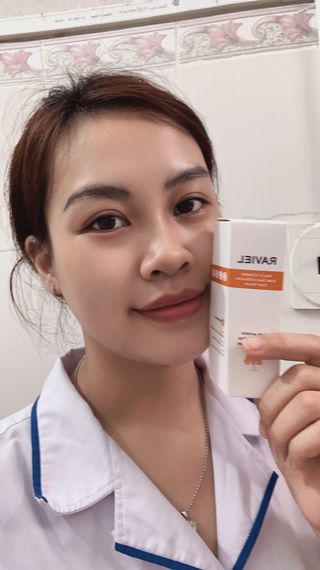 라비엘 멀티 비타민 다크 스팟 &amp; 블레미쉬 케어 페이스 세럼 모든 피부용 1.7 fl oz — 3.5점을 준 리뷰어가 2023년 4월 올린 사용 사진
