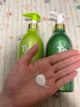 ゴールドプラスセット(シャンプー500g x 1ea/トリートメント500ml X 1ea) — 5점을 준 리뷰어가 2023년 4월 올린 사용 사진