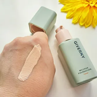 지베르니 밀착 커버 파운데이션 30ml + 밀착 커버 쿠션 본 제품 — 4점을 준 리뷰어가 2023년 9월 올린 사용 사진