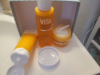 Vita Snail Trio Set [First Essence, Cream, Gel Cleanser] — 4점을 준 리뷰어가 2021년 8월 올린 사용 사진
