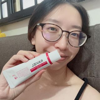 라비엘 아세로라 &amp; 스네일 뮤신 다크 스팟 케어 크림 1.7 fl oz (50ml), 스네일 뮤신 &amp; 히알루론산 — 5점을 준 리뷰어가 2022년 11월 올린 사용 사진