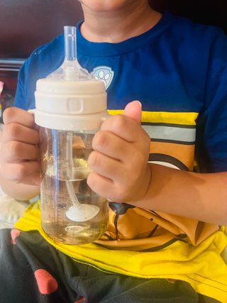 마더케이 -[MOTHER-K] Sippy Cup with Weighted Straw — 5점을 준 리뷰어가 2023년 8월 올린 사용 사진