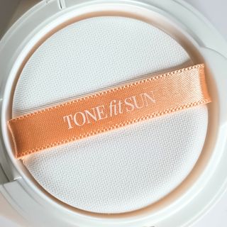 TONEfitSUN 쿠션 12g 비건 톤업 선쿠션 한국산 SPF 50+/ PA++++ — 5점을 준 리뷰어가 2023년 6월 올린 사용 사진