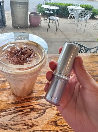 산심 명연수 멀티 스틱 밤 0.38oz 수분 스틱 집중 주름 케어 — 5점을 준 리뷰어가 2023년 4월 올린 사용 사진