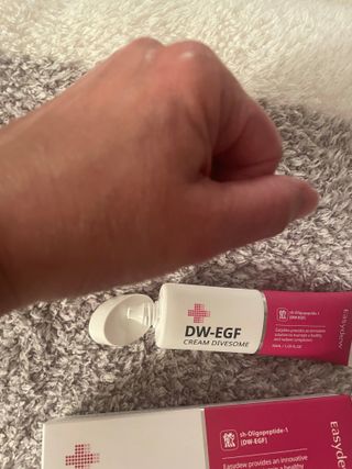 이지듀 DW-EGF 크림 다이브썸 1.69 Fl.Oz — 4점을 준 리뷰어가 2021년 8월 올린 사용 사진