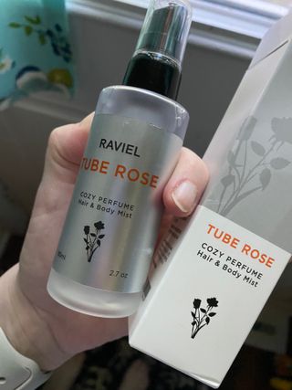라비엘 RAVIEL 코지 퍼퓸 헤어 &amp; 바디 미스트 스프레이 2.7 fl oz(80ml), 릴리 머스크/튜브 로즈 — 5점을 준 리뷰어가 2022년 8월 올린 사용 사진