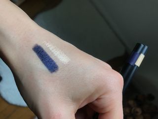 씨스터앤 시스터앤 더블이펙트 워터프루프 아이펜슬_미국 — 4.5점을 준 리뷰어가 2022년 4월 올린 사용 사진