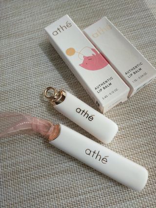 ATHE AUTHENTIC AIRY LIP BALM / 비건립밤 / 어센틱립밤 / 에어리립밤 (수정 요청) — 5점을 준 리뷰어가 2022년 7월 올린 사용 사진