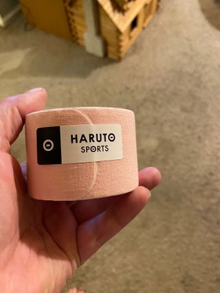 HARUTO 하루토 라이프 UP 엑스트라 센서티브 키네시올로지 테이프 — 4.5점을 준 리뷰어가 2023년 4월 올린 사용 사진